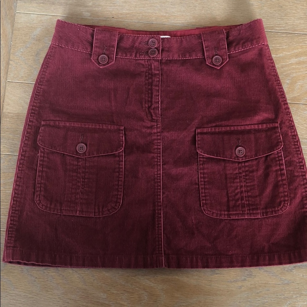 Corduroy maroon skirt!! ❣️ size 4.
